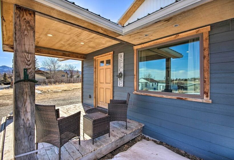 Beautiful Livingston Home W/ Mountain Views