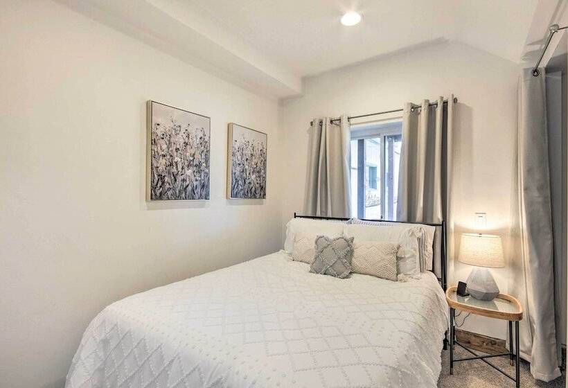 Beautiful Livingston Home W/ Mountain Views