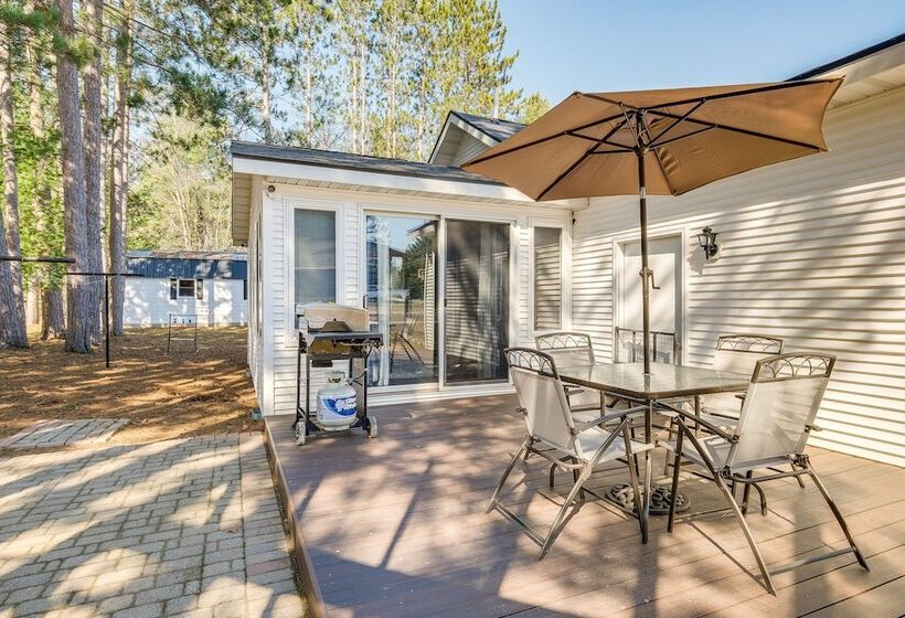 Spacious Retreat W/ Games, 0.7 Mi To Higgins Lake!