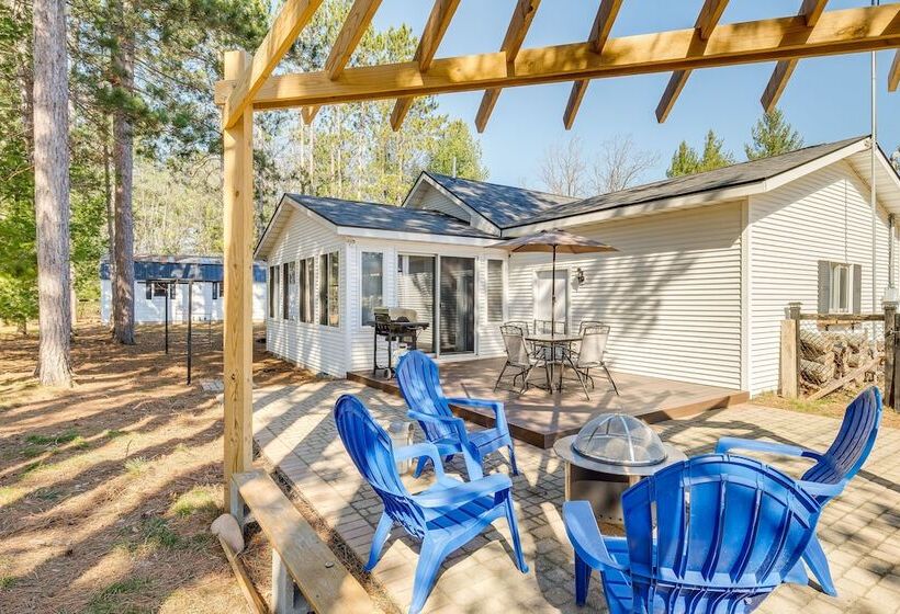 Spacious Retreat W/ Games, 0.7 Mi To Higgins Lake!