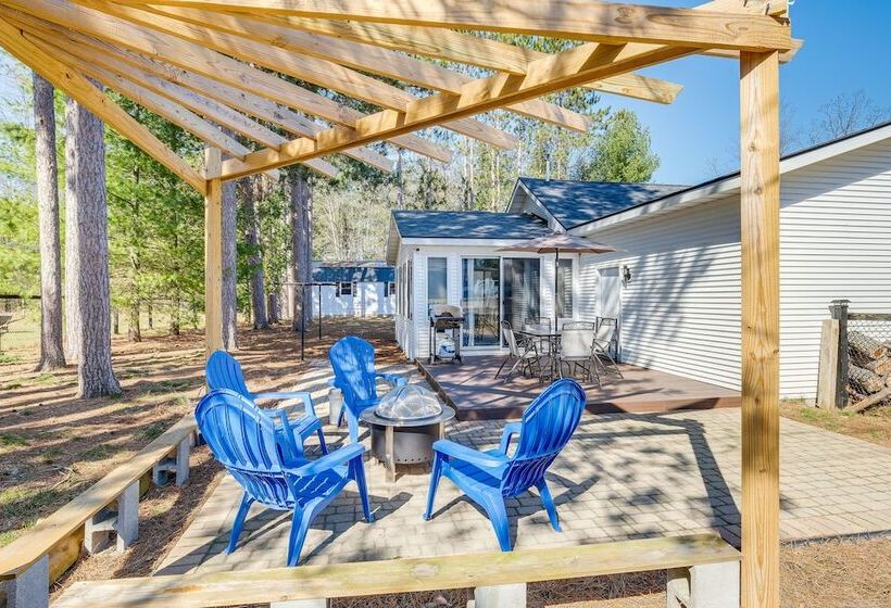 Spacious Retreat W/ Games, 0.7 Mi To Higgins Lake!
