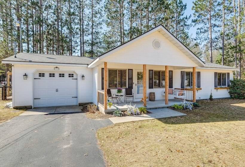 Spacious Retreat W/ Games, 0.7 Mi To Higgins Lake!
