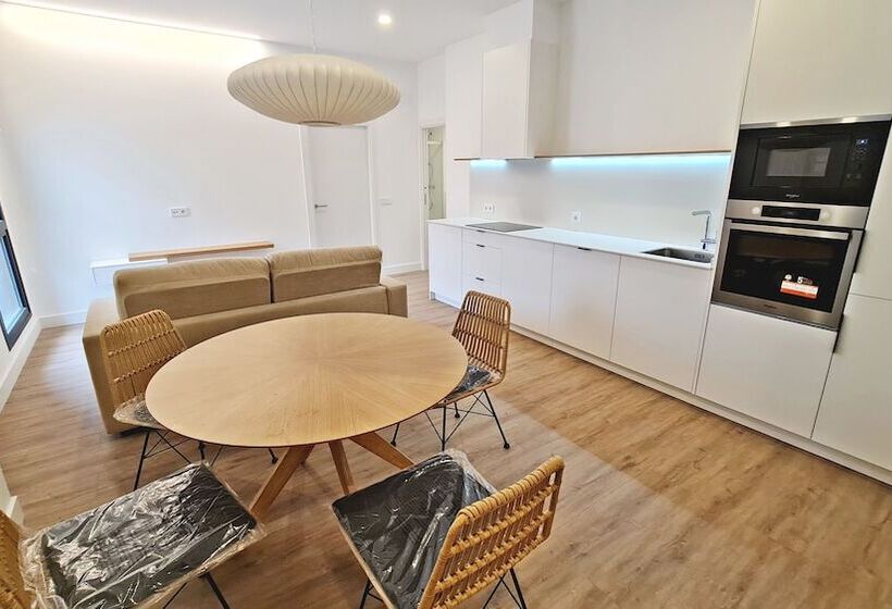 تختخواب و صبحانه Br Silgar Suites