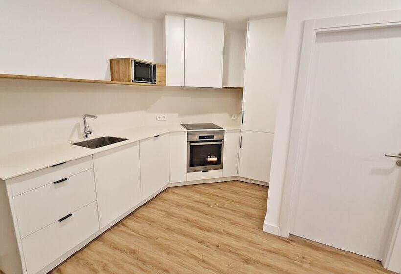 تختخواب و صبحانه Br Silgar Suites