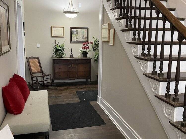 مبيت وإفطار Historic Mcdonald Airbnb