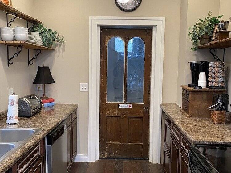 مبيت وإفطار Historic Mcdonald Airbnb