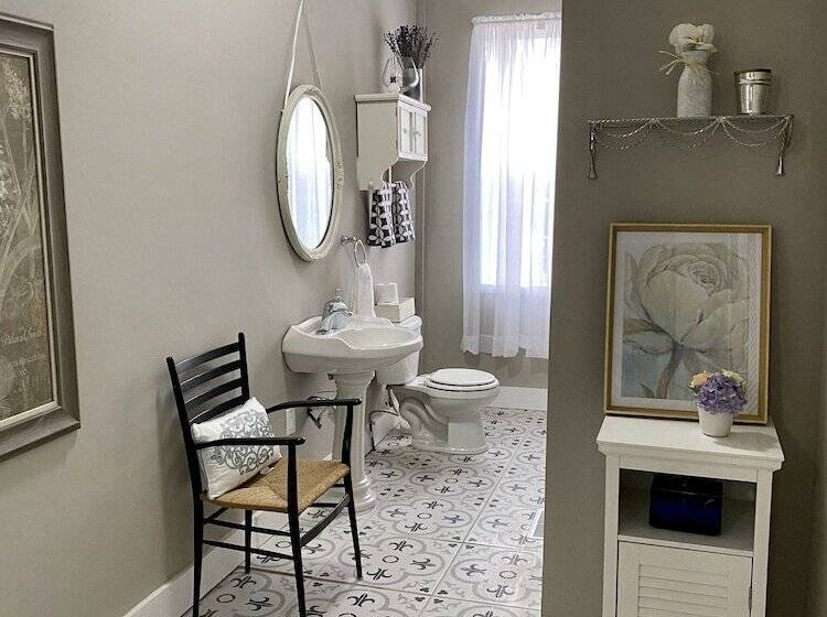 مبيت وإفطار Historic Mcdonald Airbnb