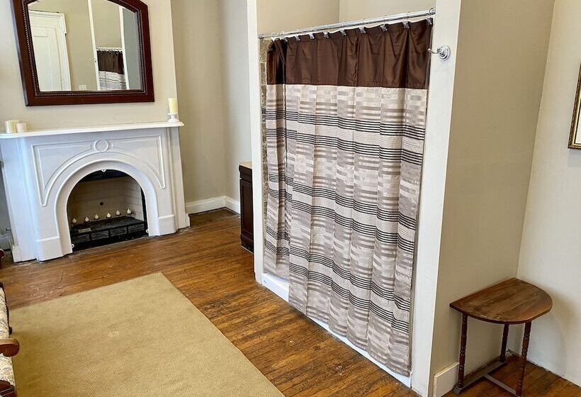 مبيت وإفطار Historic Mcdonald Airbnb