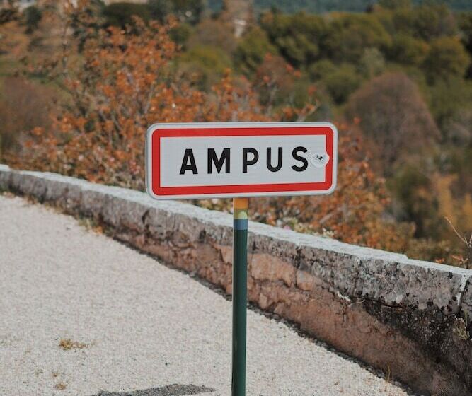 住宿加早餐  La Maison Bleue