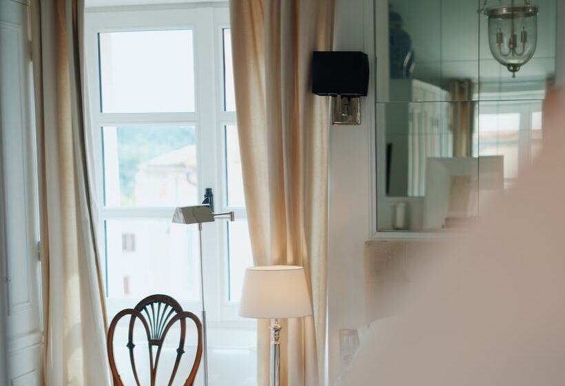 مبيت وإفطار La Maison Bleue