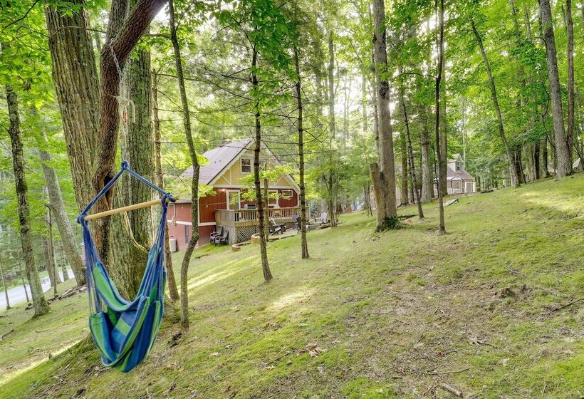 Deck, Fire Pit, & Grill: Beech Mountain Chalet