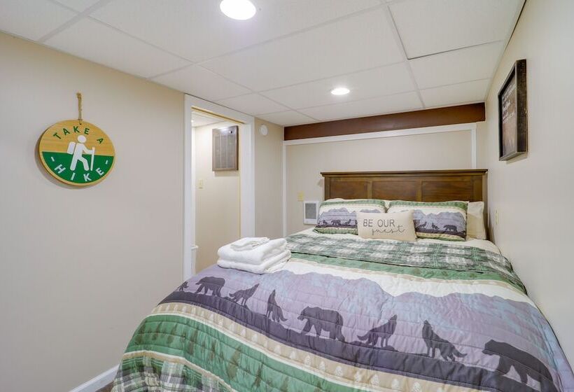 Deck, Fire Pit, & Grill: Beech Mountain Chalet