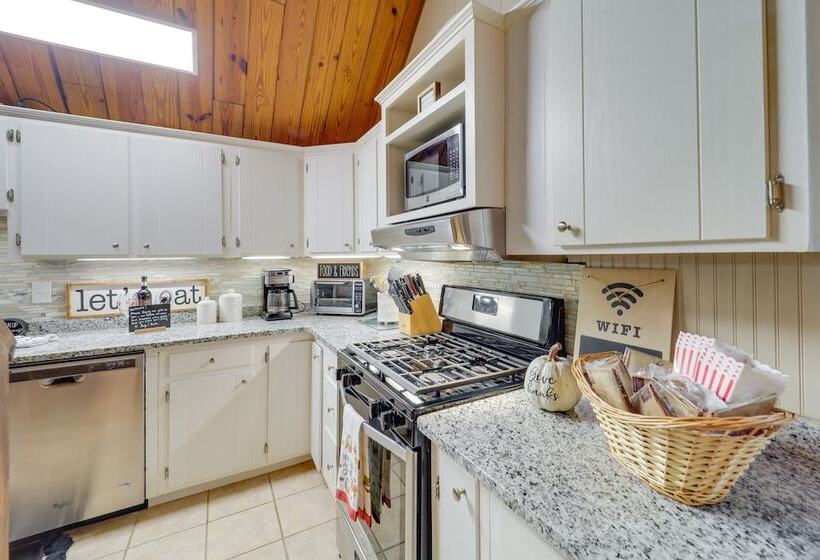 Deck, Fire Pit, & Grill: Beech Mountain Chalet