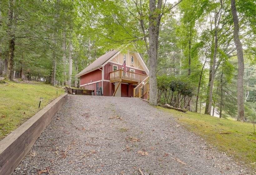 Deck, Fire Pit, & Grill: Beech Mountain Chalet