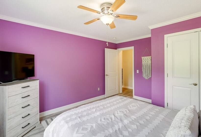 Black Mountain Retreat W/ Hot Tub + Mountain Views