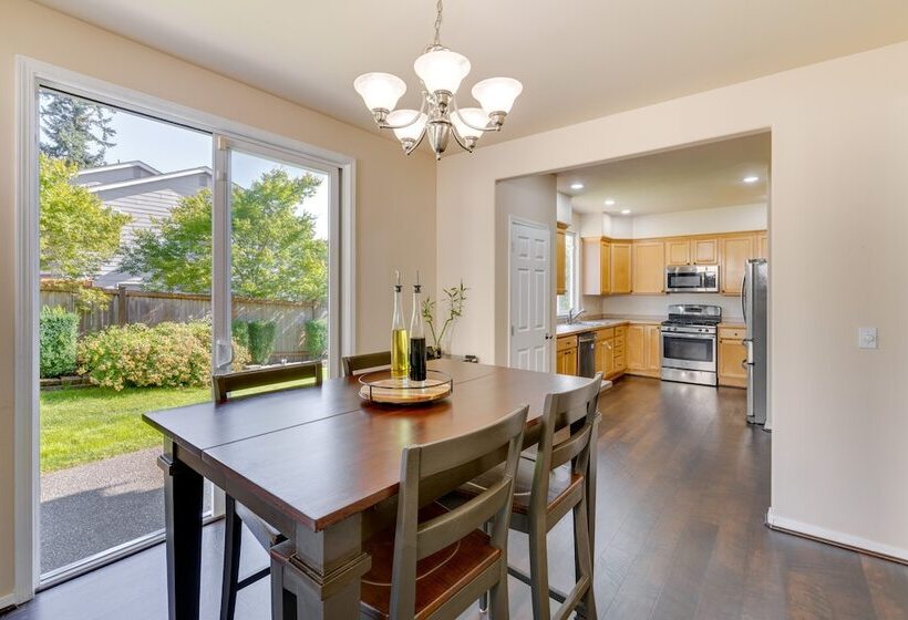 Bothell Retreat: Home Gym, Fireplace & More!