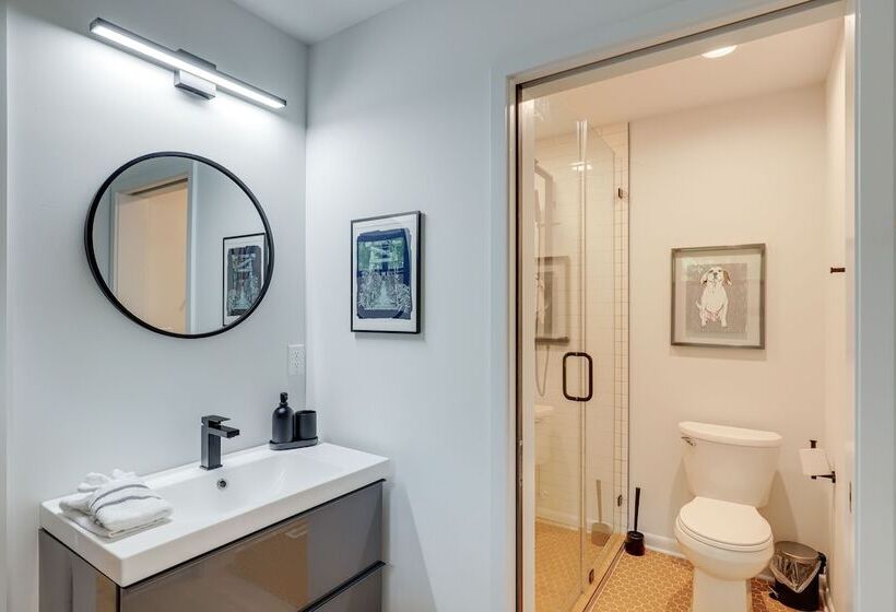 Brevard Retreat: Fireplace, Deck & Screened Porch!