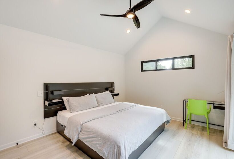 Brevard Retreat: Fireplace, Deck & Screened Porch!