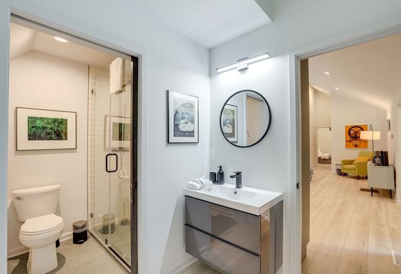 Brevard Retreat: Fireplace, Deck & Screened Porch!