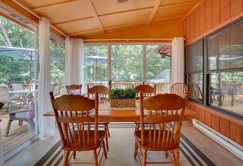 Cadiz Vacation Home W/ Deck: Walk To Lake Barkley