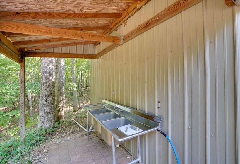 Cadiz Vacation Home W/ Deck: Walk To Lake Barkley