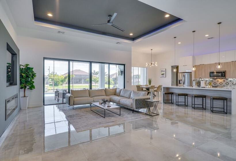 Pool & Outdoor Kitchen: Waterfront Cape Coral Home