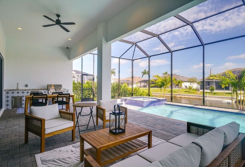 Pool & Outdoor Kitchen: Waterfront Cape Coral Home