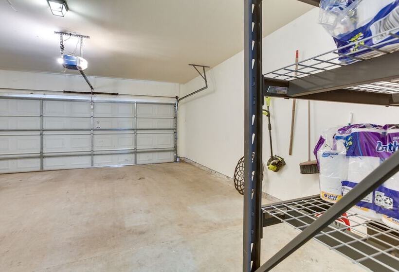 Canalfront Baton Rouge Home W/ Patio: 6 Mi To Lsu!