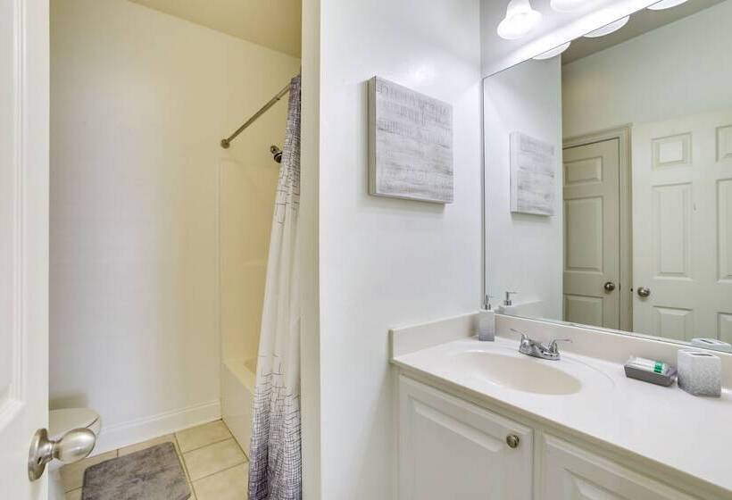 Canalfront Baton Rouge Home W/ Patio: 6 Mi To Lsu!