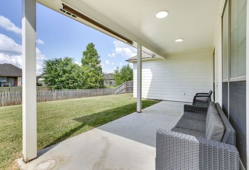 Canalfront Baton Rouge Home W/ Patio: 6 Mi To Lsu!