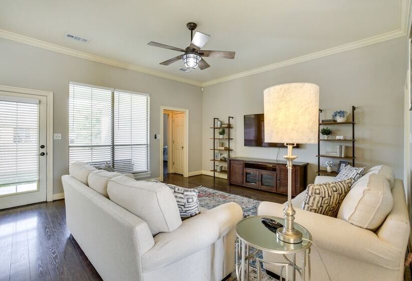 Canalfront Baton Rouge Home W/ Patio: 6 Mi To Lsu!