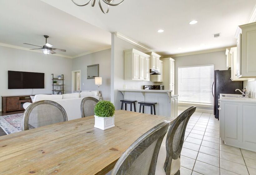 Canalfront Baton Rouge Home W/ Patio: 6 Mi To Lsu!