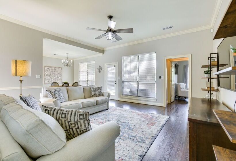 Canalfront Baton Rouge Home W/ Patio: 6 Mi To Lsu!
