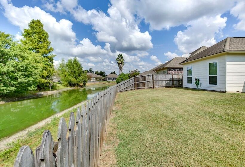 Canalfront Baton Rouge Home W/ Patio: 6 Mi To Lsu!