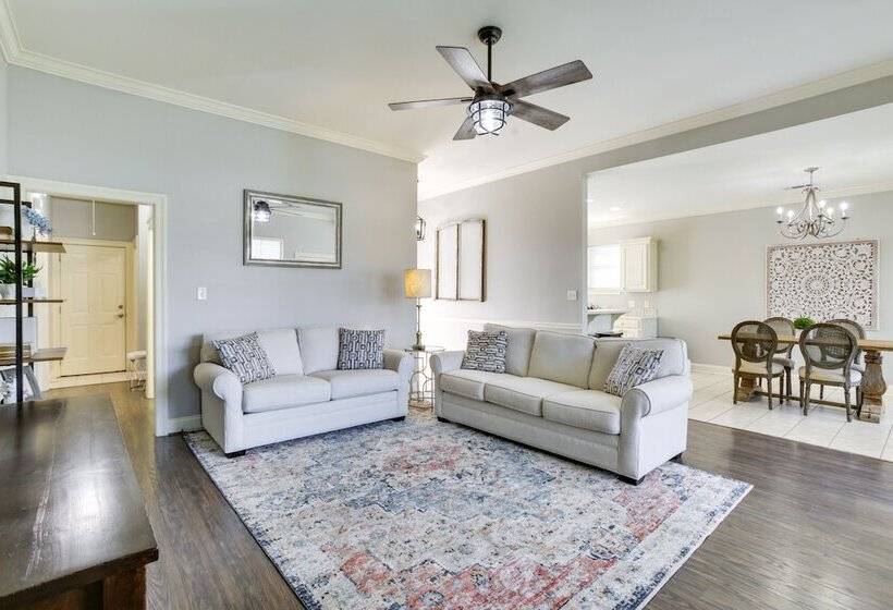 Canalfront Baton Rouge Home W/ Patio: 6 Mi To Lsu!