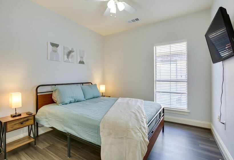 Canalfront Baton Rouge Home W/ Patio: 6 Mi To Lsu!