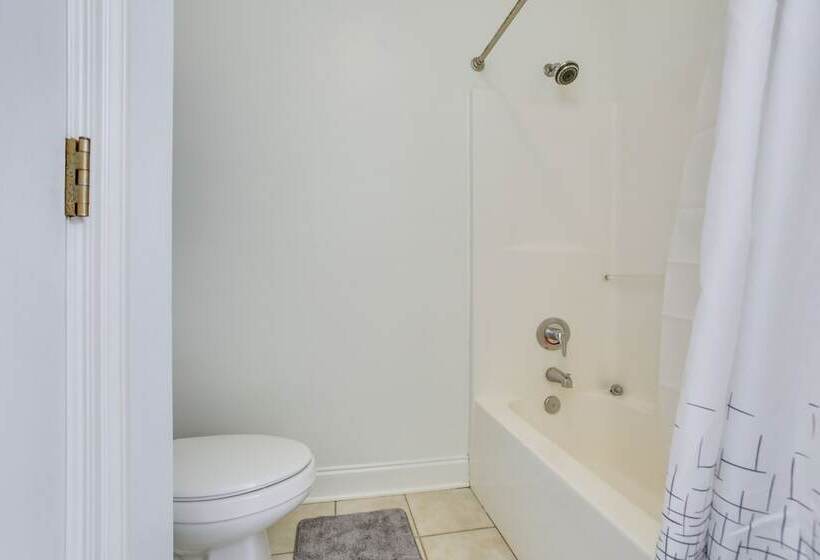 Canalfront Baton Rouge Home W/ Patio: 6 Mi To Lsu!