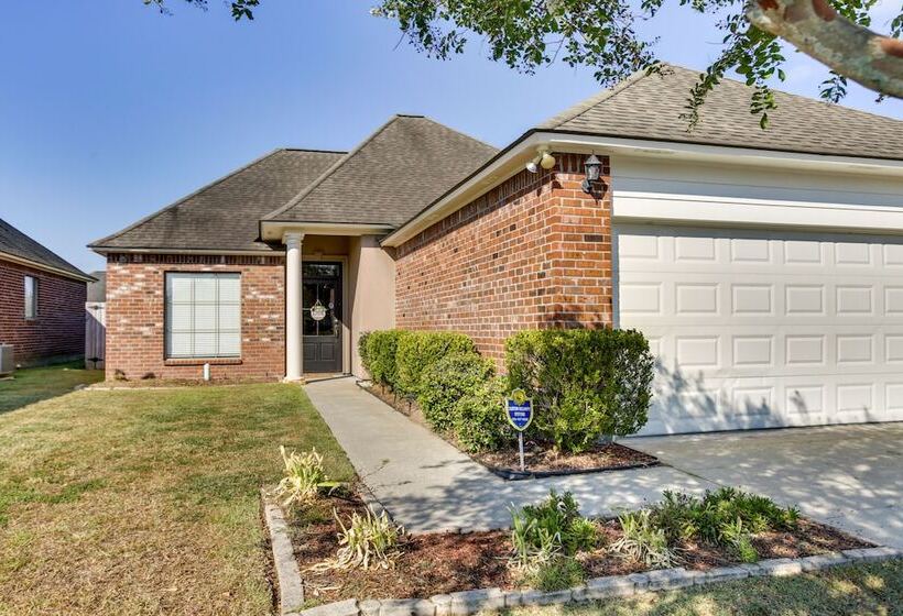 Canalfront Baton Rouge Home W/ Patio: 6 Mi To Lsu!