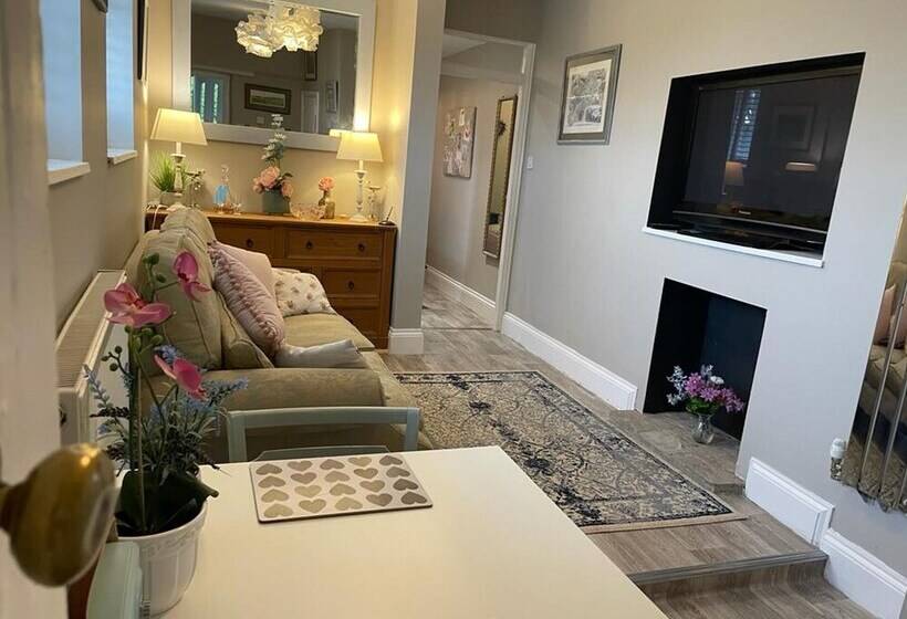 Captivating 1 Bed Cottage In Ross On Wye