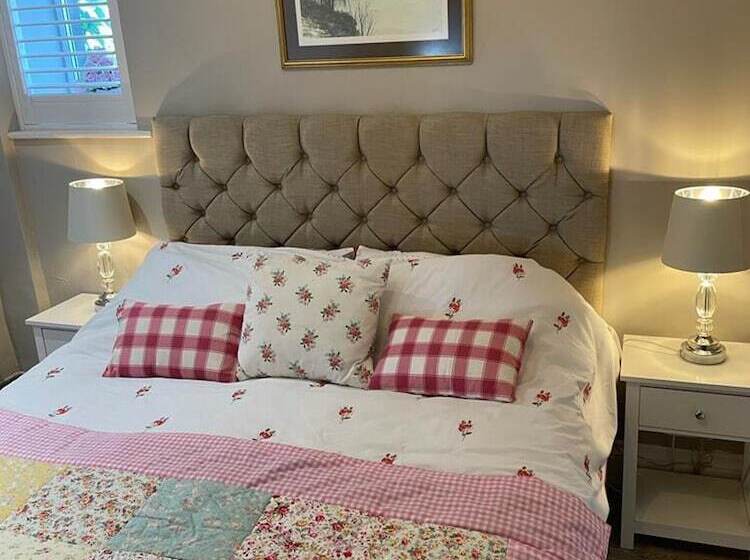 Captivating 1 Bed Cottage In Ross On Wye