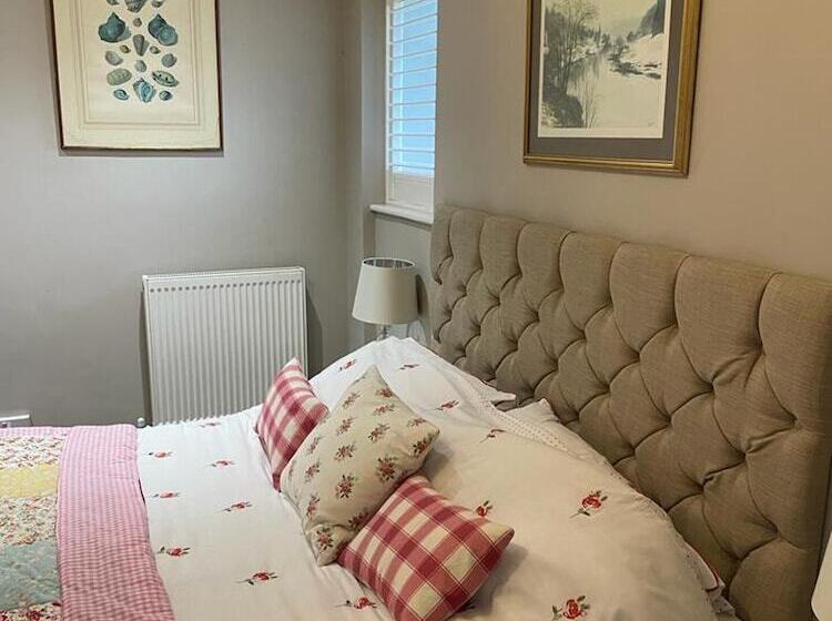 Captivating 1 Bed Cottage In Ross On Wye