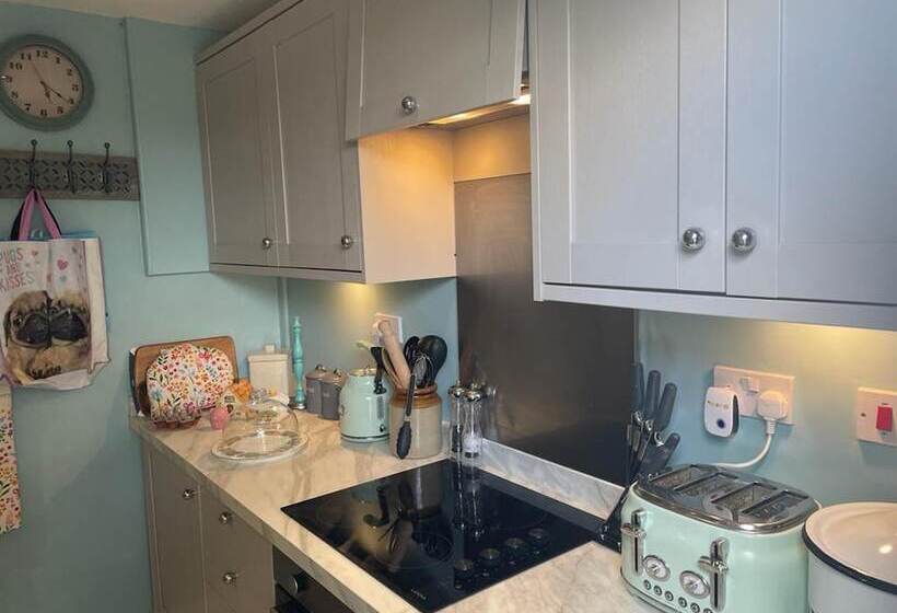 Captivating 1 Bed Cottage In Ross On Wye