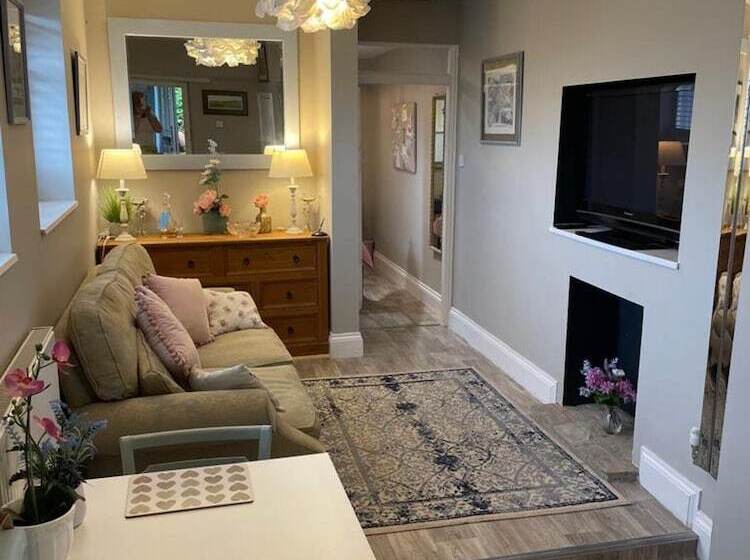 Captivating 1 Bed Cottage In Ross On Wye