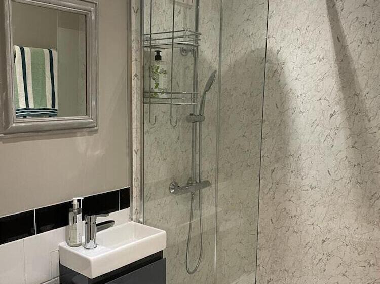 Captivating 1 Bed Cottage In Ross On Wye