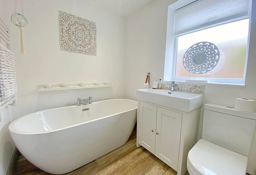 Captivating 2 Bed Cottage In Roker Sunderland