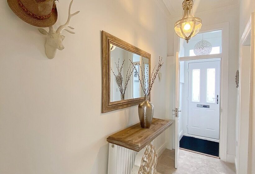 Captivating 2 Bed Cottage In Roker Sunderland