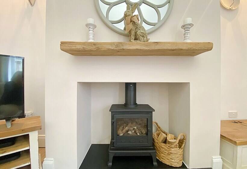 Captivating 2 Bed Cottage In Roker Sunderland