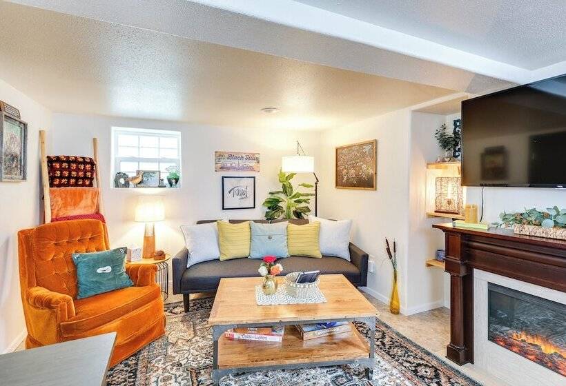 Centrally Located Apt Near Downtown Rapid City!