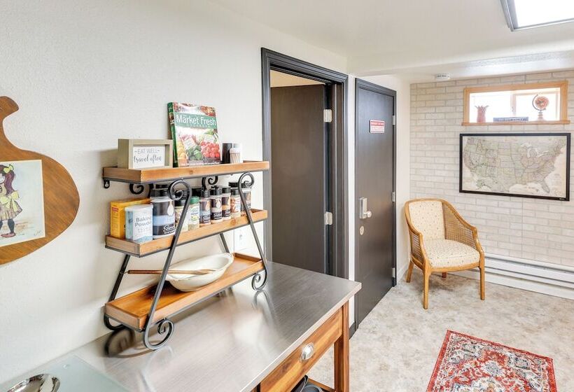 Centrally Located Apt Near Downtown Rapid City!