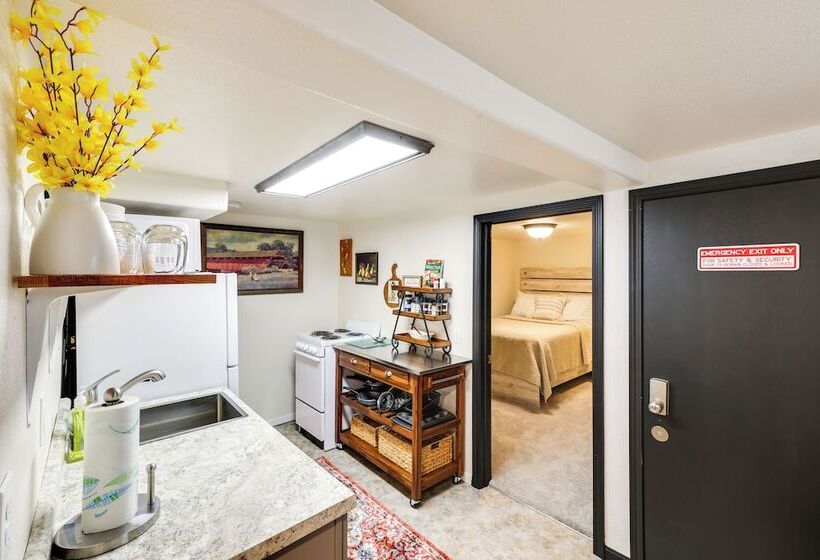 Centrally Located Apt Near Downtown Rapid City!